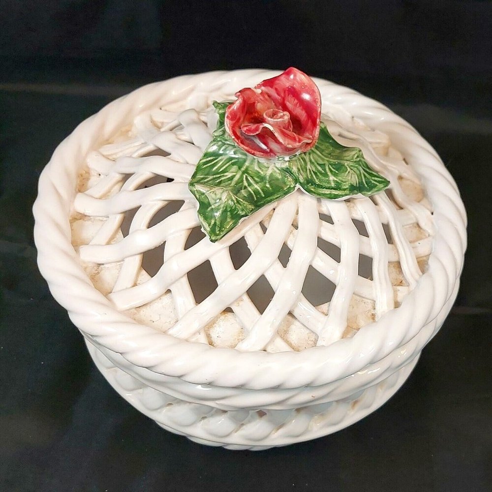Capodimonte Style Porcelaine Weaved Basket with Lid 5.5" Applied flower VTG
